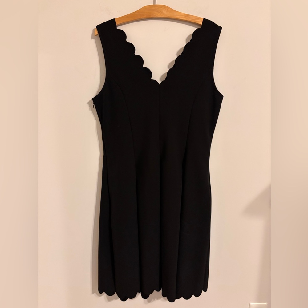 Banana Republic Black Dress Scalloped V Neck Hem - Picture 3 of 9